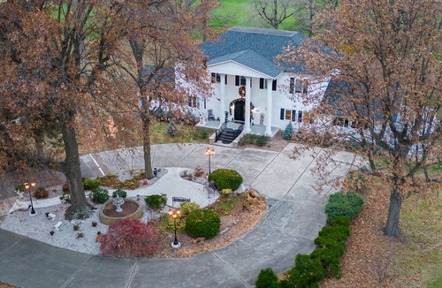 St. Clair County House | Spacious 1845 Mansion with modern amenities. Loved by large groups, 5bd/4.5ba!