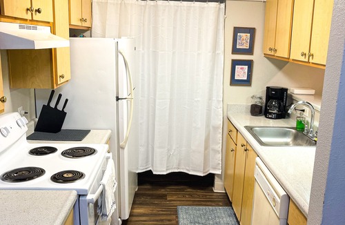 Centennial Apartment | Spacious 1B w/Parking!