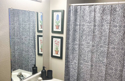 Centennial Apartment | Spacious 1B w/Parking!