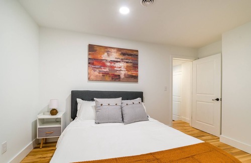 Corn Hill Apartment | Spacious 1Bd in Cornhill+Parks.+Waterfall+Bars