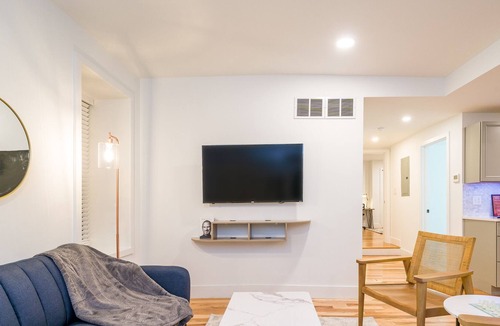 Corn Hill Apartment | Spacious 1Bd in Cornhill+Parks.+Waterfall+Bars