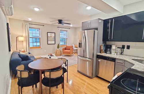 Rittenhouse Row Apartment | Spacious 1BD With Balcony