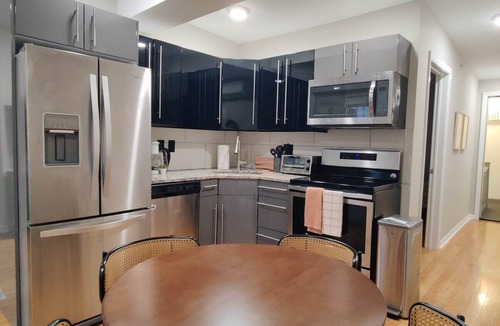Rittenhouse Row Apartment | Spacious 1BD With Balcony
