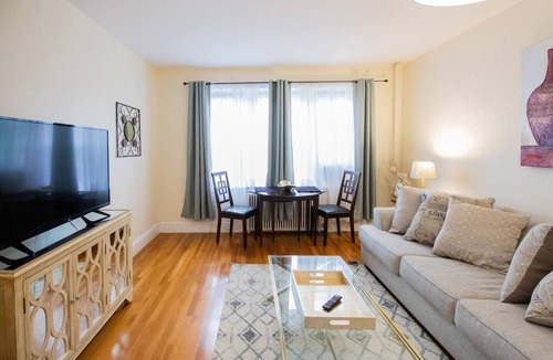 Commonwealth Apartment | Spacious 1Bed, Boston Coll, Elevator, Roof Deck