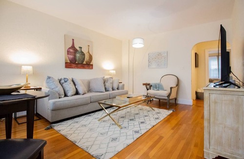 Commonwealth Apartment | Spacious 1Bed, Boston Coll, Elevator, Roof Deck