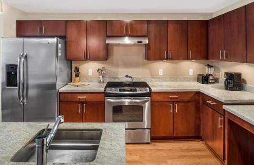 George Washington University Apartment | Spacious 1BR Apt | Full Kitchen + Gym | by GLS