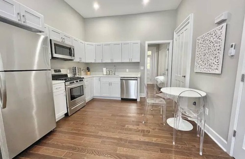 Albany Apartment | ★SPACIOUS 1BR Apt w/Character 10ft Ceilings W/D!★