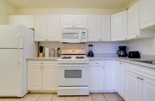 Aurora Highlands Apartment | Spacious 1BR+Den | Steps from Pentagon City