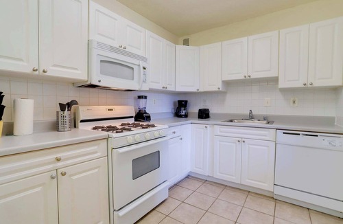 Aurora Highlands Apartment | Spacious 1BR+Den | Steps from Pentagon City