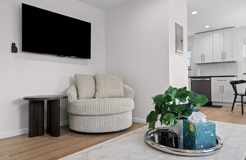 Eastpointe Apartment | Spacious 1BR End Unit