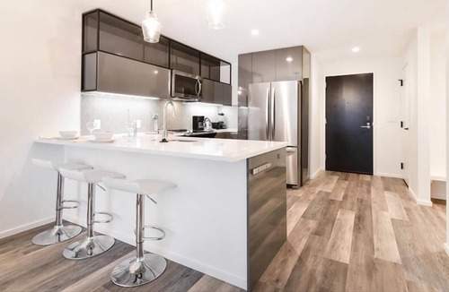 Shawmut Apartment | Spacious 1BR | Full Kitchen | Work Desk & WiFi | by GLS