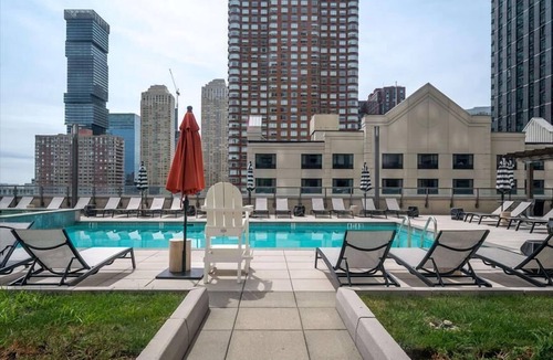 Hudson Exchange Apartment | Spacious 1BR | Gym | steps from PATH | near NYC | by GLS