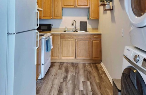 Indian Orchard House | Spacious 1BR Hideaway | Relax & Unwind