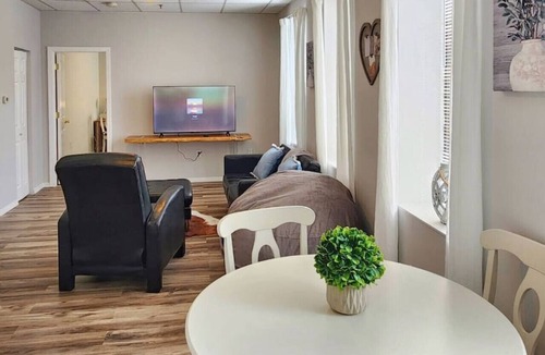 Indian Orchard House | Spacious 1BR Hideaway | Relax & Unwind