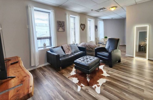 Indian Orchard House | Spacious 1BR Hideaway | Relax & Unwind