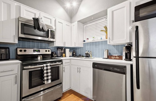 North University Apartment | Spacious 1BR in Walkable Austin WiFi + Park