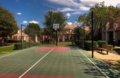 Las Colinas Hotel | Spacious 1BR King w/Pool Access 1 mile from Irving Convention Center