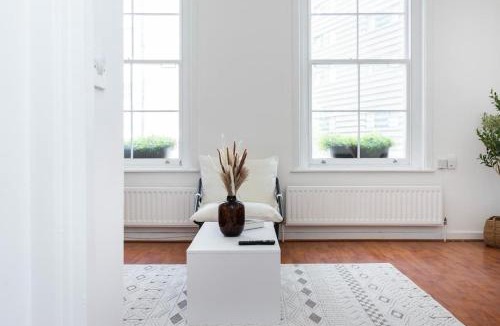 Riverside Apartment | Spacious 1BR Steps from London Bridge & The Shard