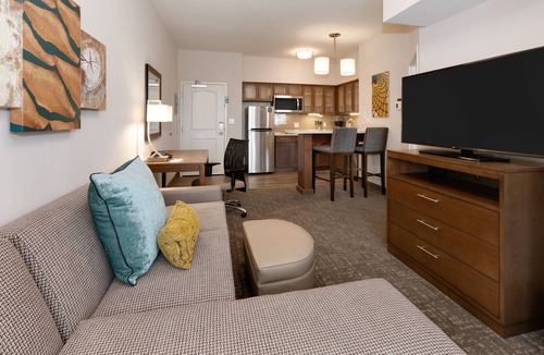 Central Oklahoma City Apartment | Spacious 1BR Suite w/ Kitchen | Pool + Breakfast