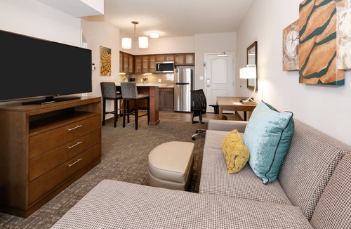 Central Oklahoma City Apartment | Spacious 1BR Suite w/ Kitchen | Pool + Breakfast