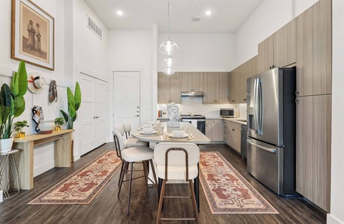 West Oak Hill Apartment | Spacious 1BR w/Patio, Pool & Gym Access