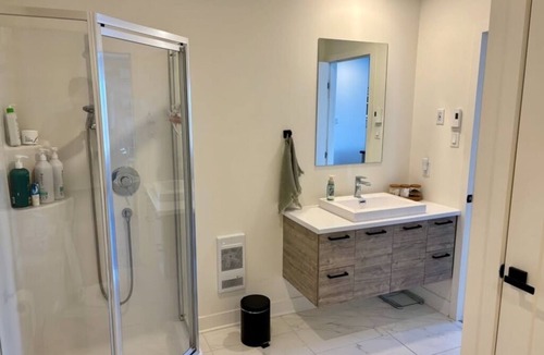 Fabreville Apartment | Spacious 1BRapartment in Laval, all included, wifi, parking