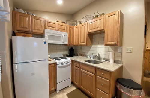 Norwich Apartment | Spacious 1st Floor Carriage House Waterfront Retreat