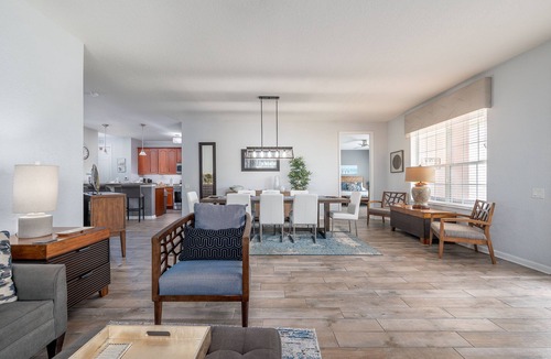 Florida Central Atlantic Coast Condo | Spacious 2,100 Sq Ft Lakeside Corner Condo at Vista Cay Near Top Attractions"
