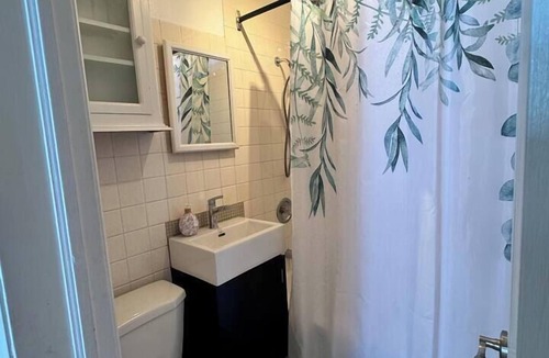 London House | Spacious 2-BD House Near Fanshawe College & LHSC