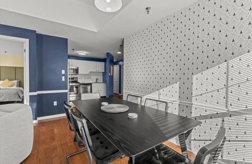 Newtown Apartment | Spacious 2 BDR Central Newtown Hosted By StayRafa