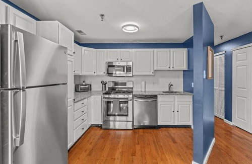 Newtown Apartment | Spacious 2 BDR Central Newtown Hosted By StayRafa