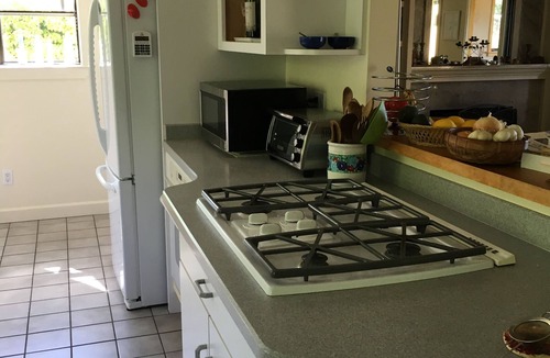 San Rafael House | Spacious 2+ Bdrm, 2 Ba Home With Stunning View, 4 wk min, mostly spring and fall