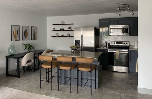 Southside House | Spacious 2 bdrm in WPB - UNIT B