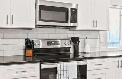 South Perry District Apartment | Spacious 2 bed 2 bath apt by Downtown Spokane!