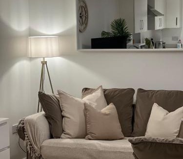 Horley Apartment | Spacious 2 Bed, 2 Bath Apartment by MCF