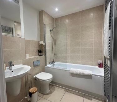 Horley Apartment | Spacious 2 Bed, 2 Bath Apartment by MCF
