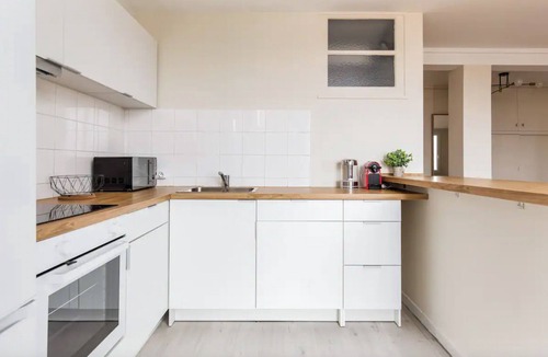 Toulouse Left Bank Apartment | Spacious 2-bed, A/C, paid street parking, balcony, city centre, by the river