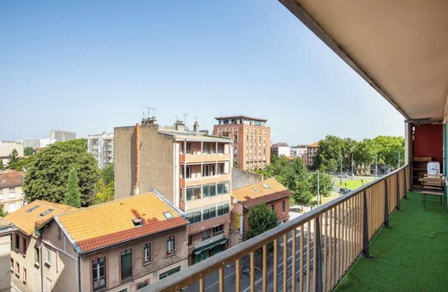 Toulouse Left Bank Apartment | Spacious 2-bed, A/C, paid street parking, balcony, city centre, by the river