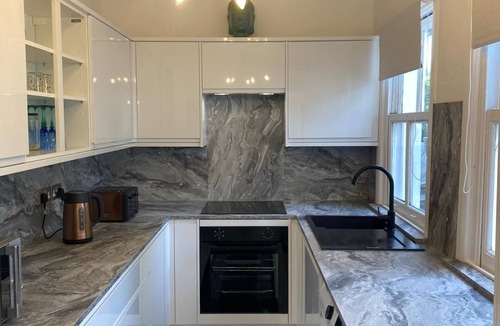 Runnymede Apartment | Spacious 2 bed apartment in Addlestone