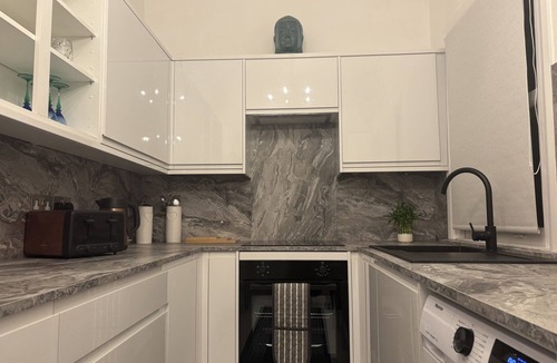 Runnymede Apartment | Spacious 2 bed apartment in Addlestone