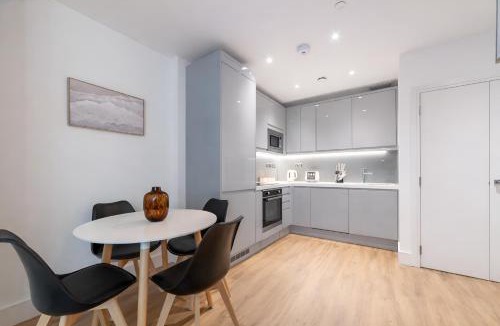 Acton Apartment | Spacious 2 Bed Apartment in Shoreditch