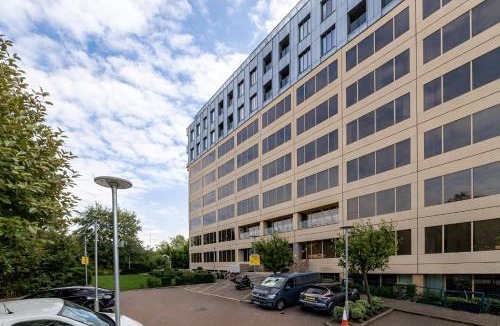 Acton Apartment | Spacious 2 Bed Apartment in Shoreditch