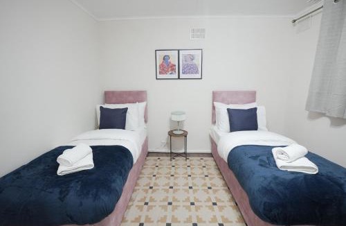 Sudbury Apartment | Spacious 2 Bed Apartment in Wembley Free Parking Sleeps 5 Families Contractors & Relocation