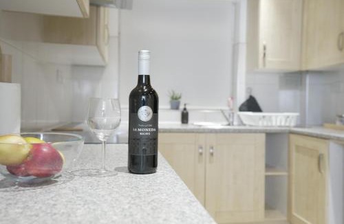 Sudbury Apartment | Spacious 2 Bed Apartment in Wembley Free Parking Sleeps 5 Families Contractors & Relocation