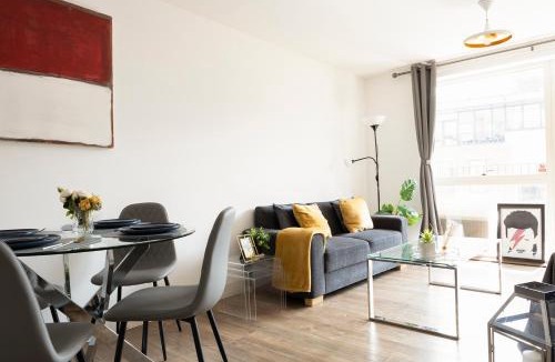 Coldharbour Apartment | Spacious 2 Bed Apartment in Central Location