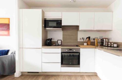 Coldharbour Apartment | Spacious 2 Bed Apartment in Central Location