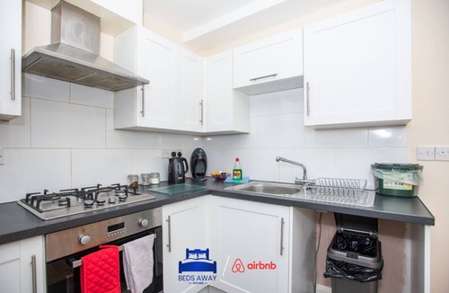 Cowley Apartment | Spacious 2 Bed Apt, sleeps 5