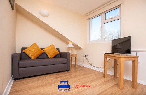 Cowley Apartment | Spacious 2 Bed Apt, sleeps 5