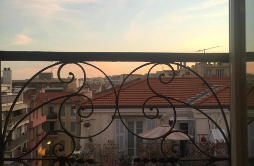 Nice City Centre Apartment | Spacious 2 bed close to sea in Nice