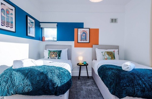 Sutton Coldfield House | Spacious 2 Bed | Contractors+Groups |Free Parking!